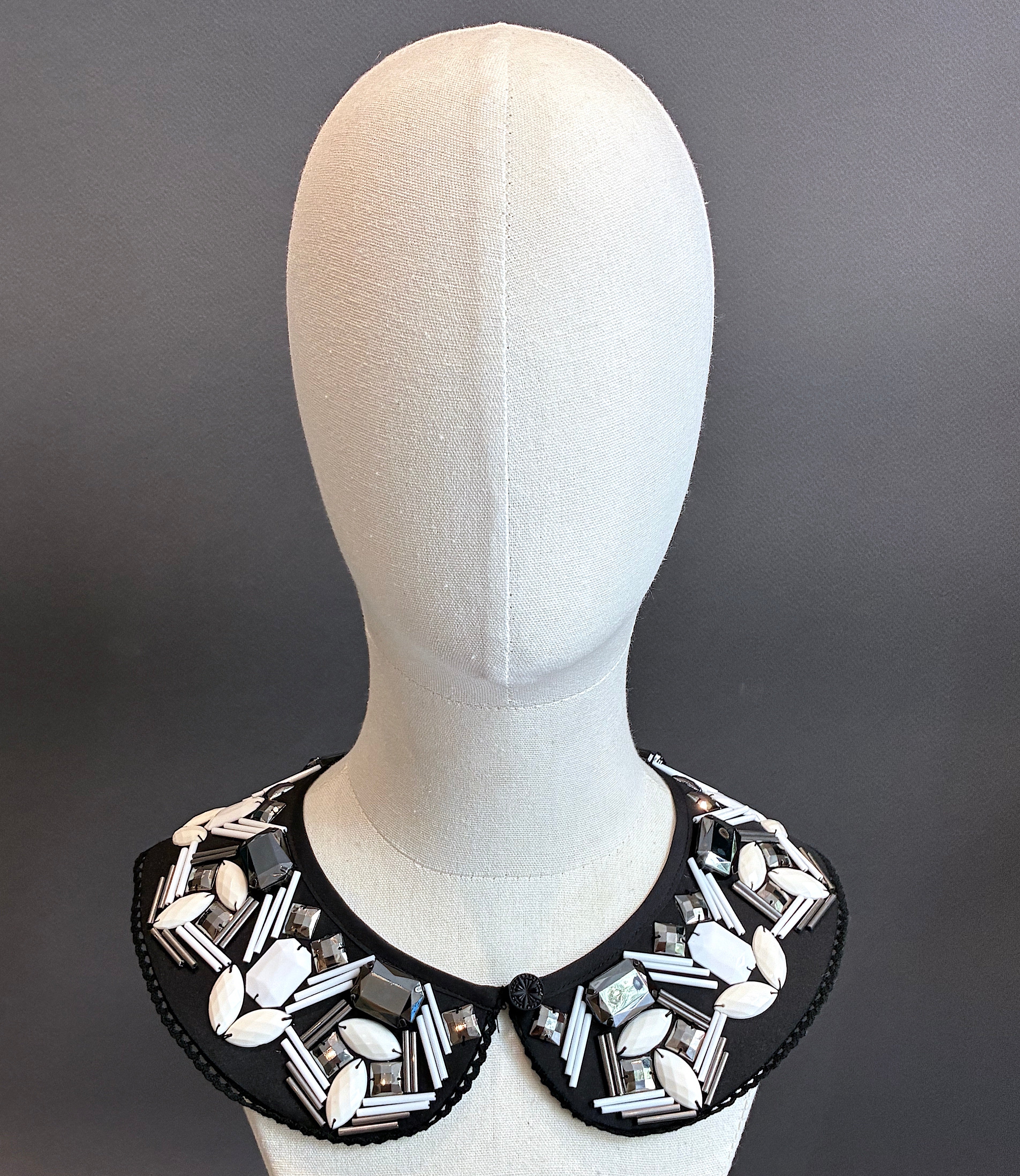 Cuello Joya  bordado a mano redondo "Patterns"