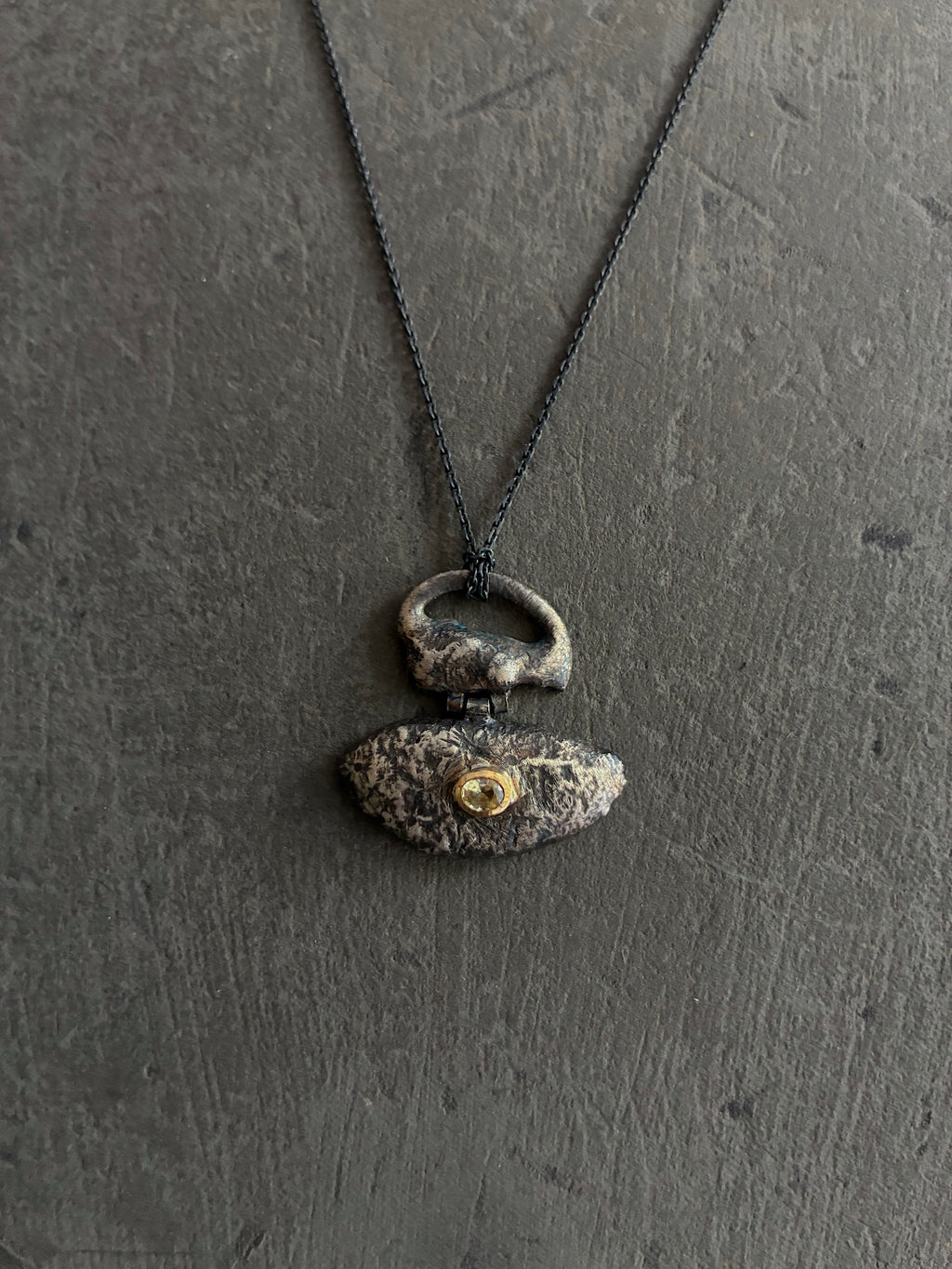 -Zafiro Amarillo- Amuleto