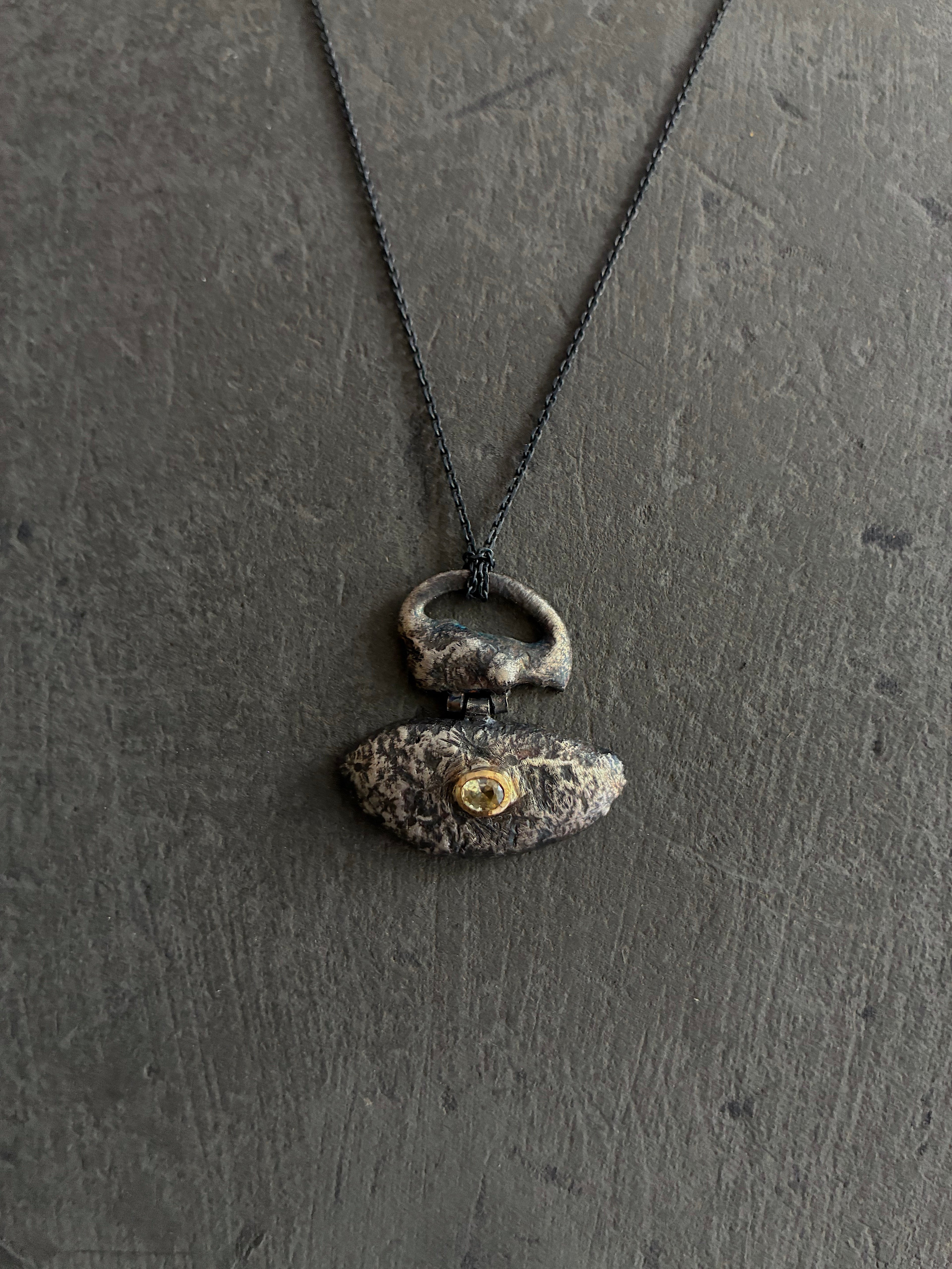 -Zafiro Amarillo- Amuleto