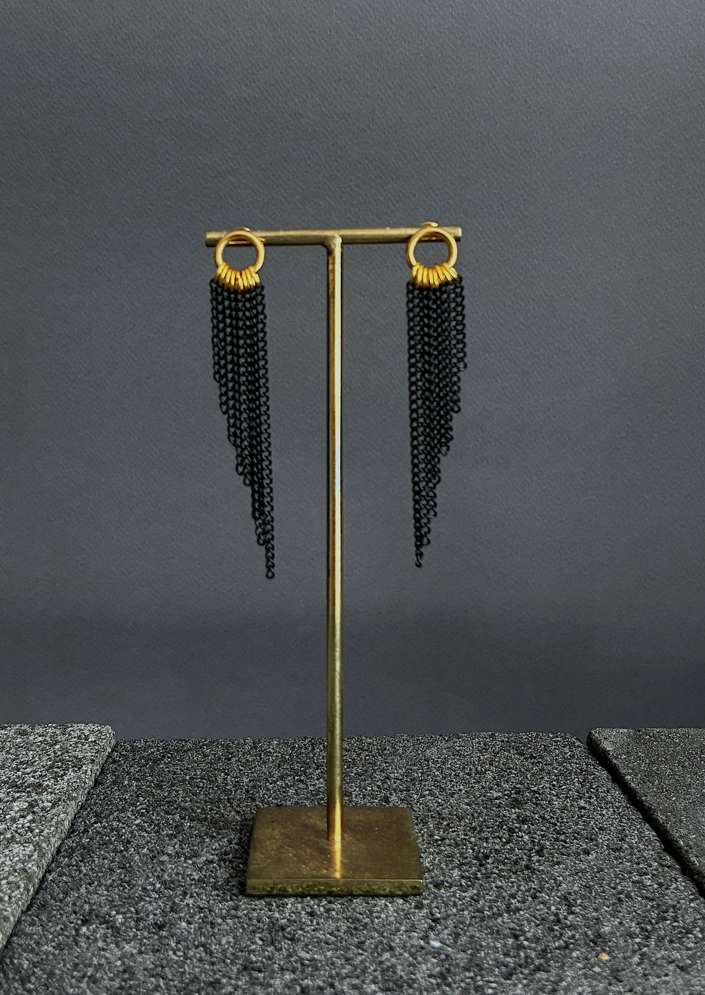 Pendientes Alas M dorados/negro