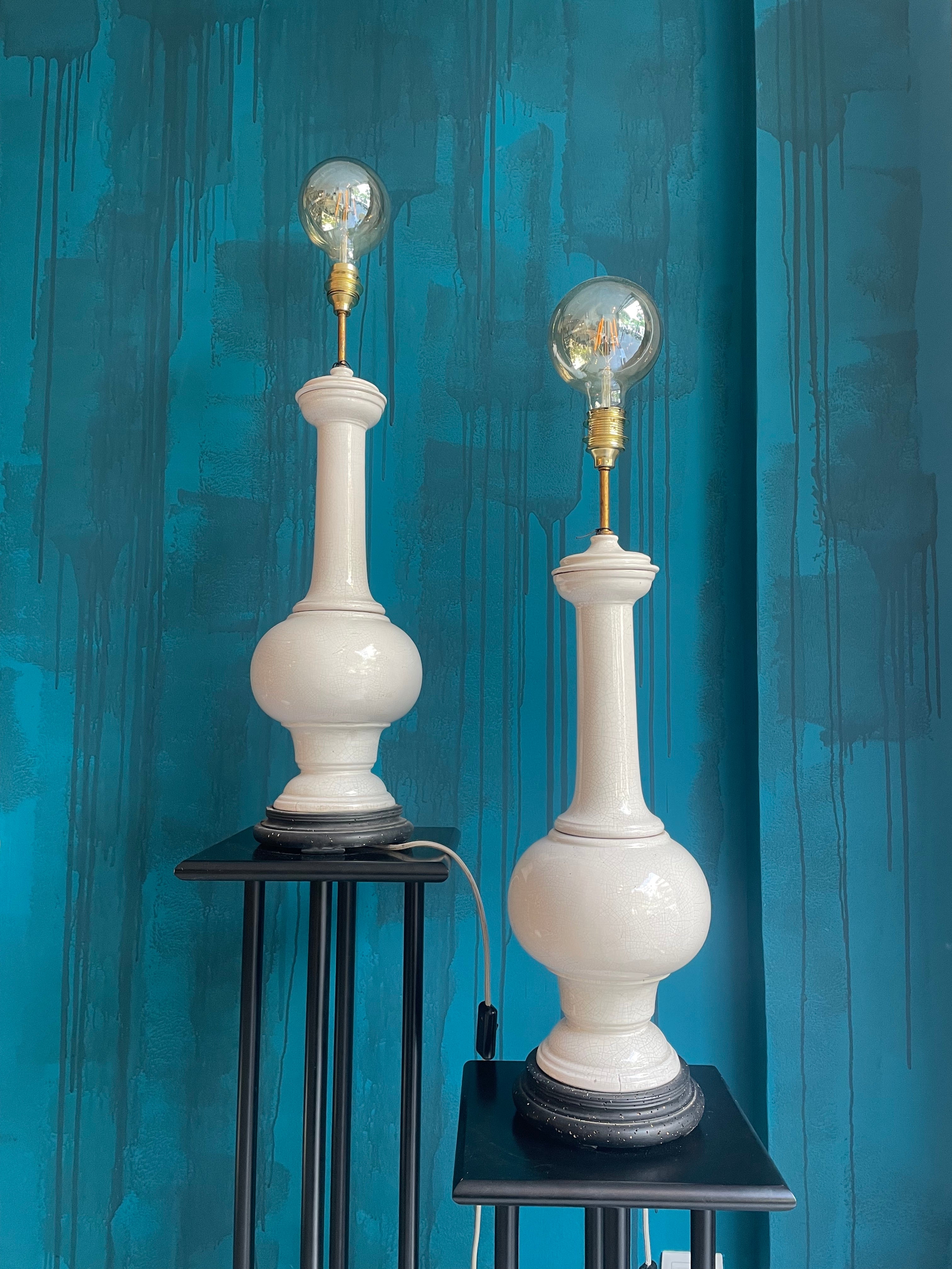 Lámpara de cerámica craquelada - diseño clásico vintage.