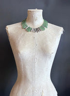 Collar de Aventurina verde y piezas geométricas de plata.