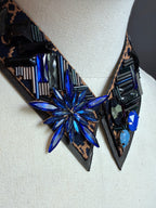 Cuello Joya Bordado con Cristales Azules
